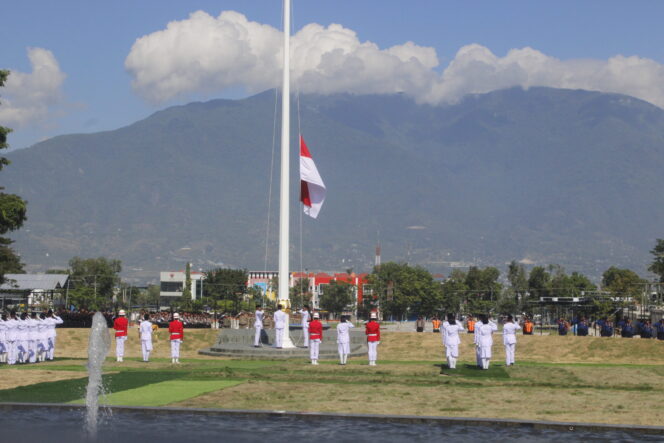 
					Sementara, Kondisi Lapangan Walikota Palu Saat Upacara Kemerdekaan Belum Maksimal