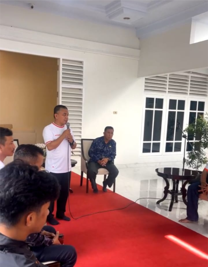 
Tiba di Palu, Tim Sepak Bola PON Sulteng di Sambut Hangat Asprov PSSI Sulteng