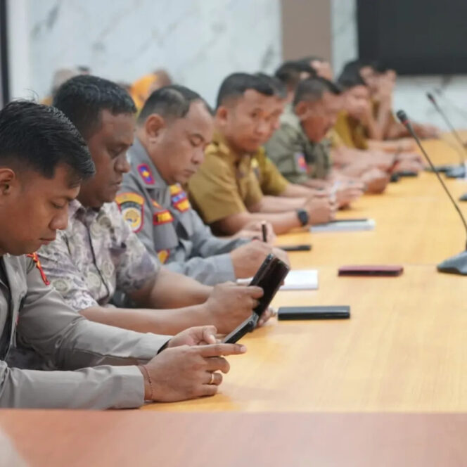 
Atasi Gangguan Kantibmas, Walikota Palu Ajak semua Pihak Jaga Keamanan dan Ketertiban